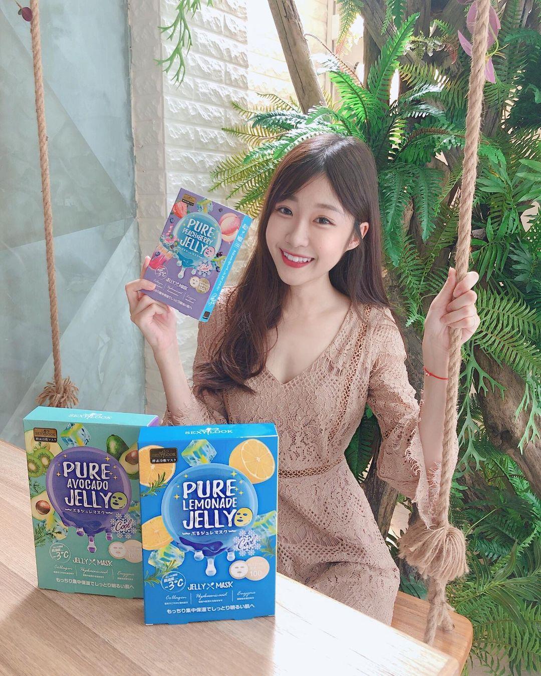 初恋系正妹「曼曼」大秀「超级长腿」惹火身材让人血脉喷张，美好画面太吸睛啦！(2)