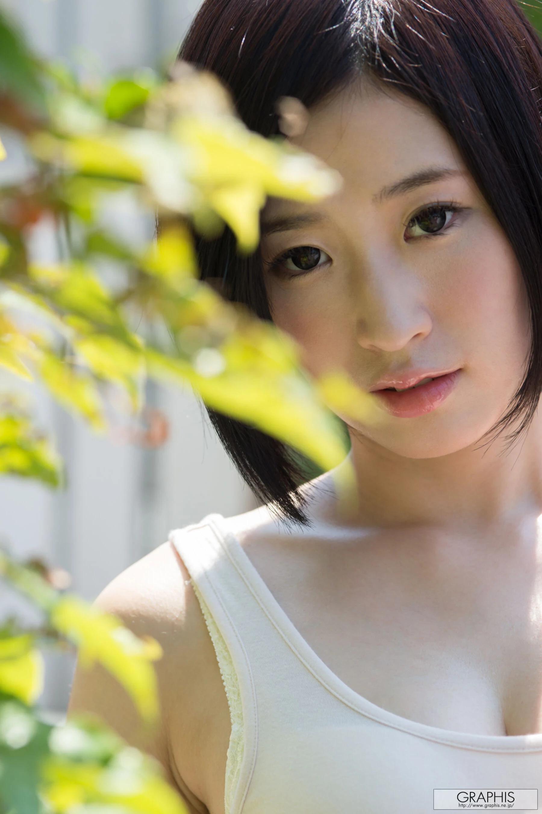 今永紗奈【Graphis】《White Camellia》(2016-08-10) (142P)(69)