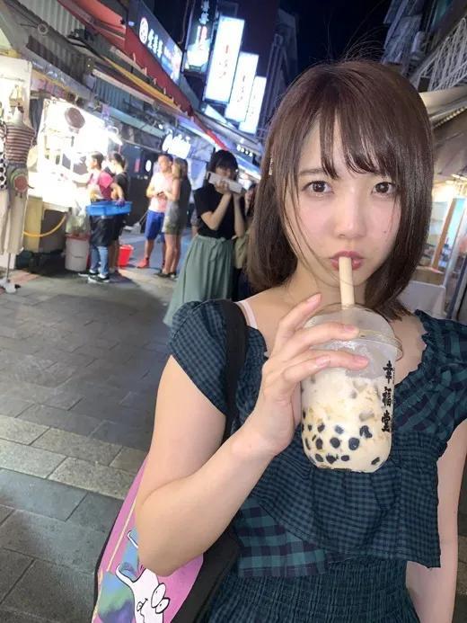 TikTokで人気のインフルエンサー美女 夏芽すず 水著グラビア(8)