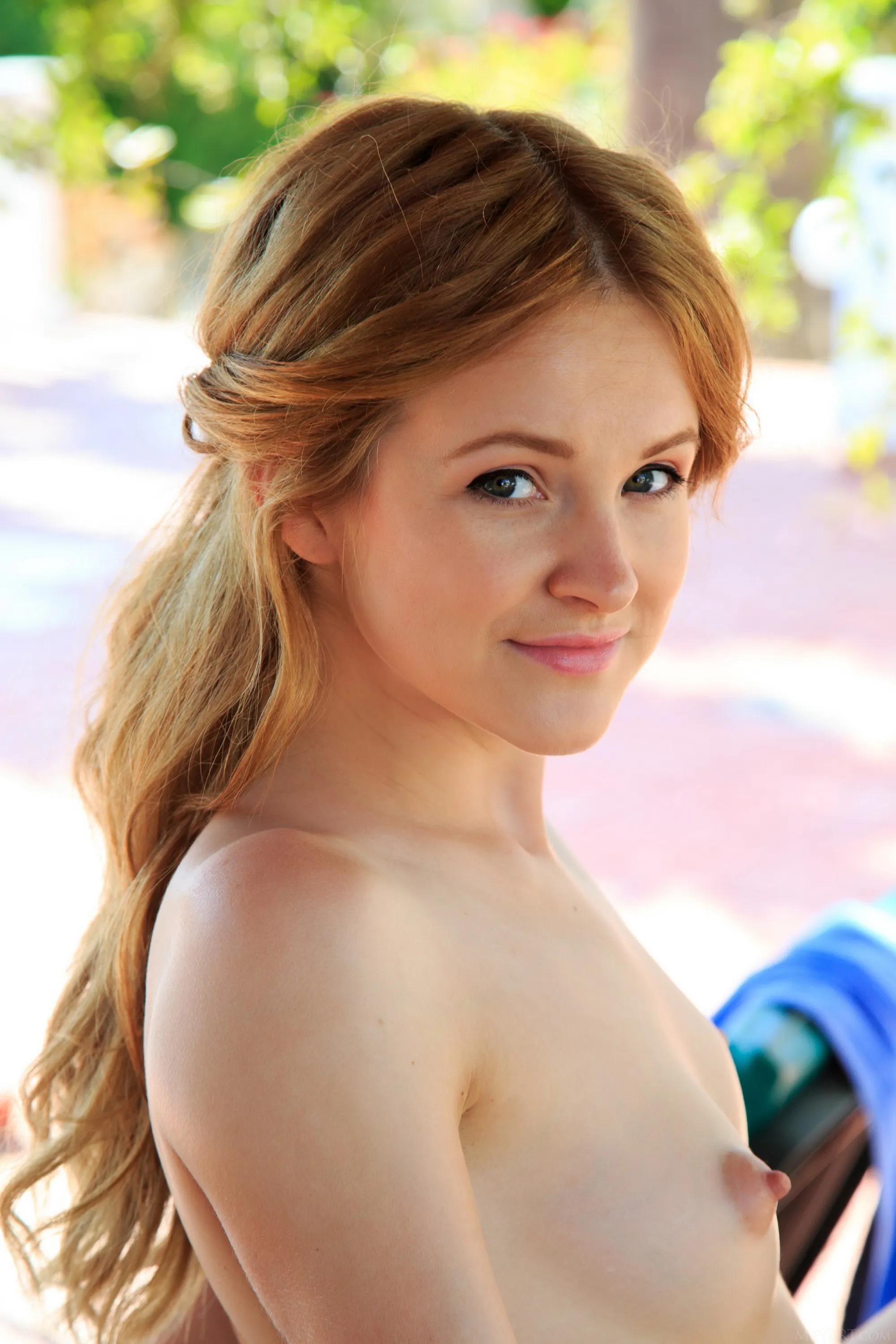 Alice May - Merro(2)