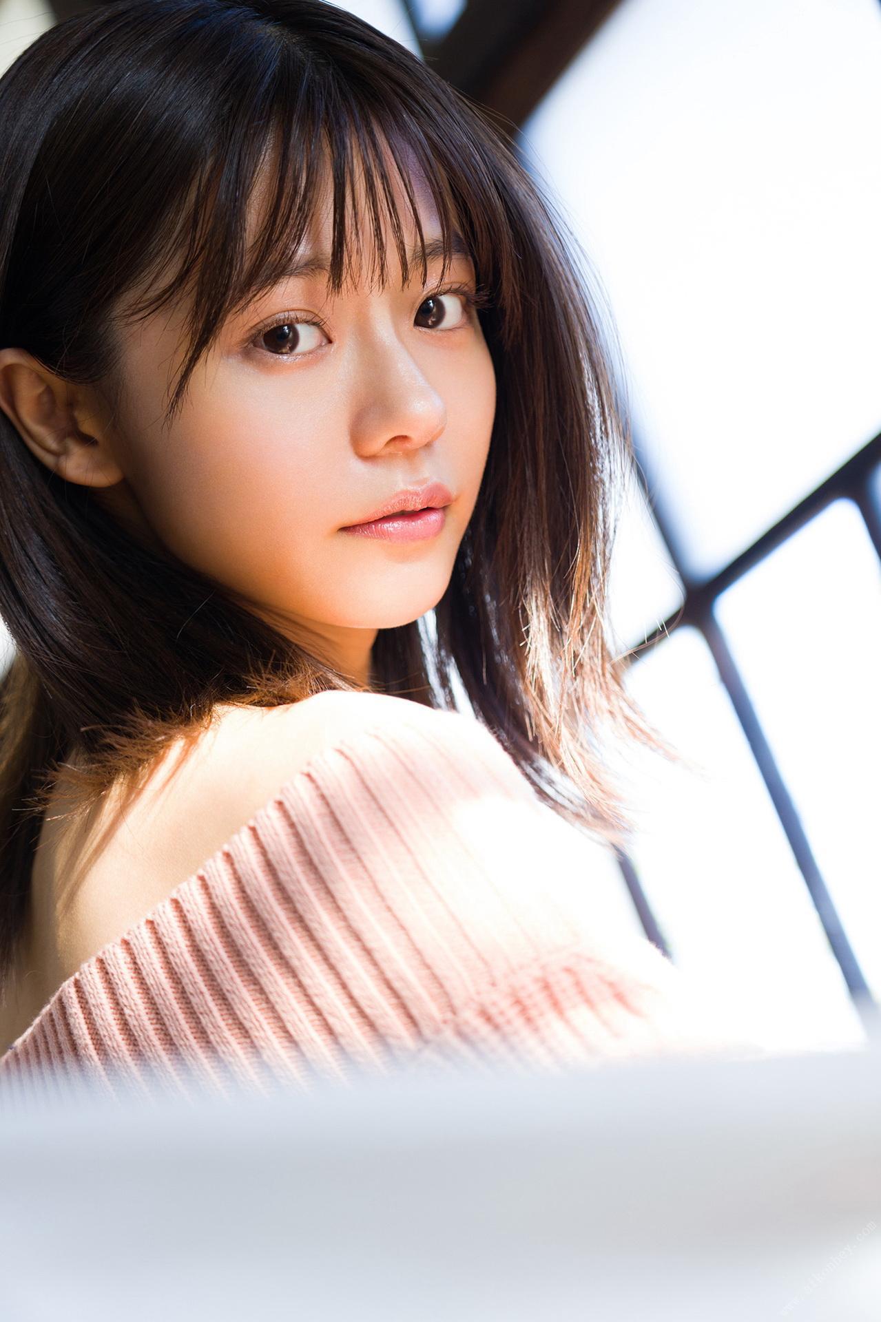 Yui Asakura 浅仓唯　Who's Hot Spisan Gravure Photobook(18)