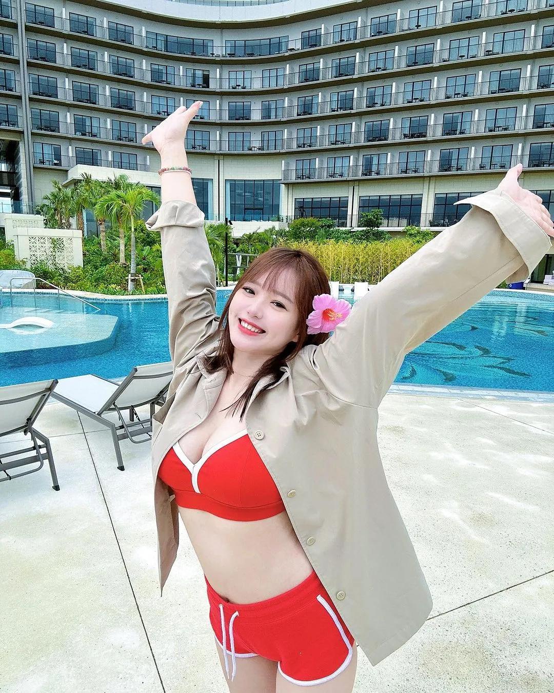 大眼正妹「王绪绪」超诱惑极上视角 身材火辣过分强大(12)