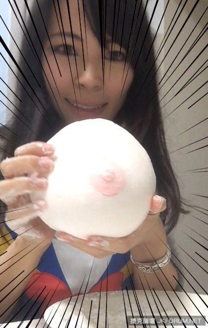 日本女优G奶料理又有新招！这次依然没人在乎食物好不好吃...(33)