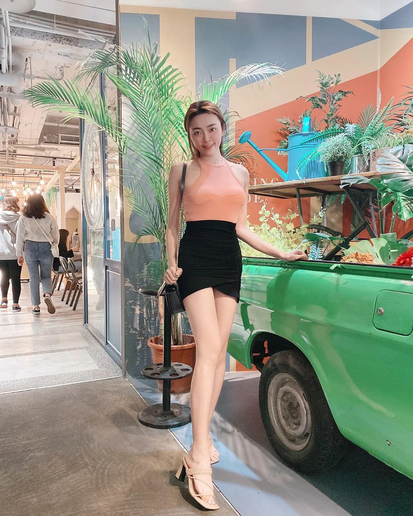 OL女神「范芸菲」逆天长腿真的让男人视线移不开(7)