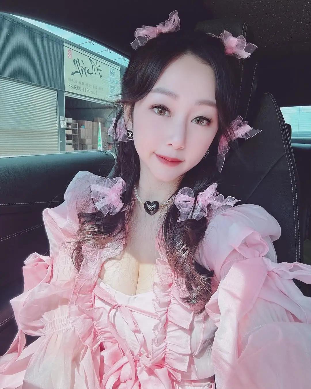 性感小恶魔「妤妤」胸前长辈好惊艳 看了没辄(11)