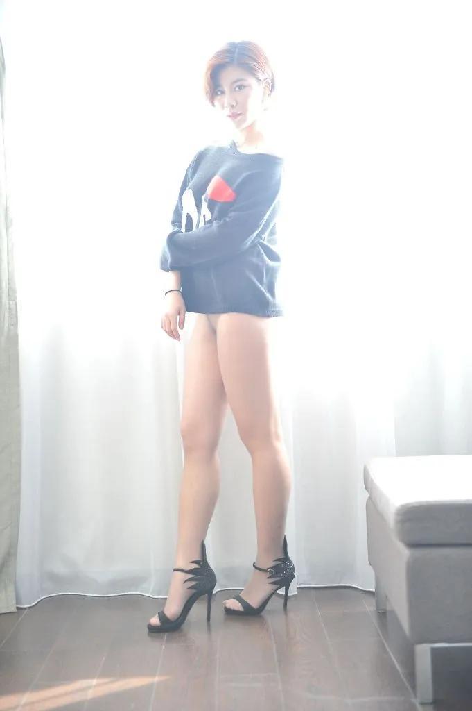 国模奥莉大尺度人体私拍套图(15)