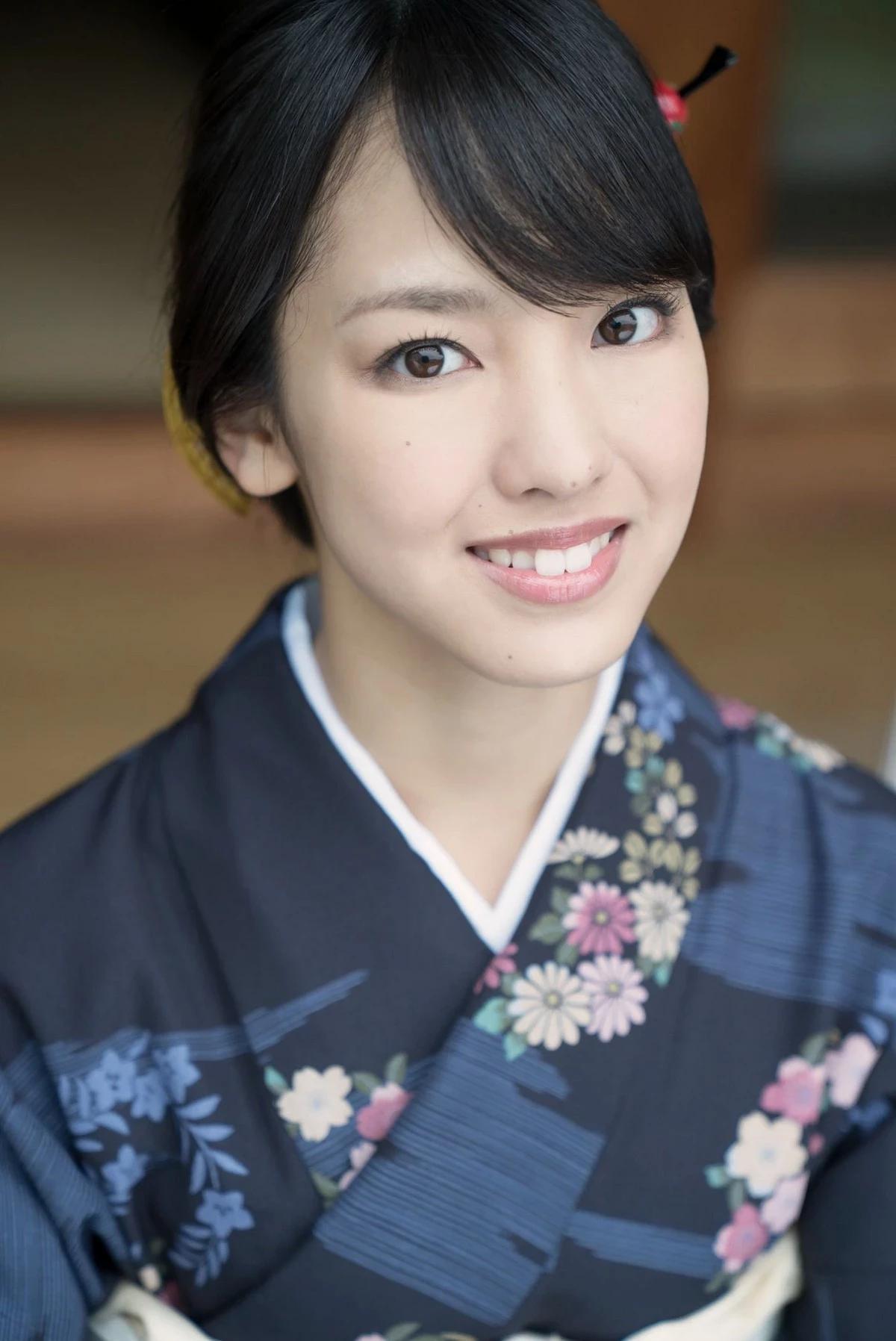 日本萌妹子飯窪春菜戶外和服主題私房內衣系列+紅色吊裙秀完美身材性感寫真98P(41)