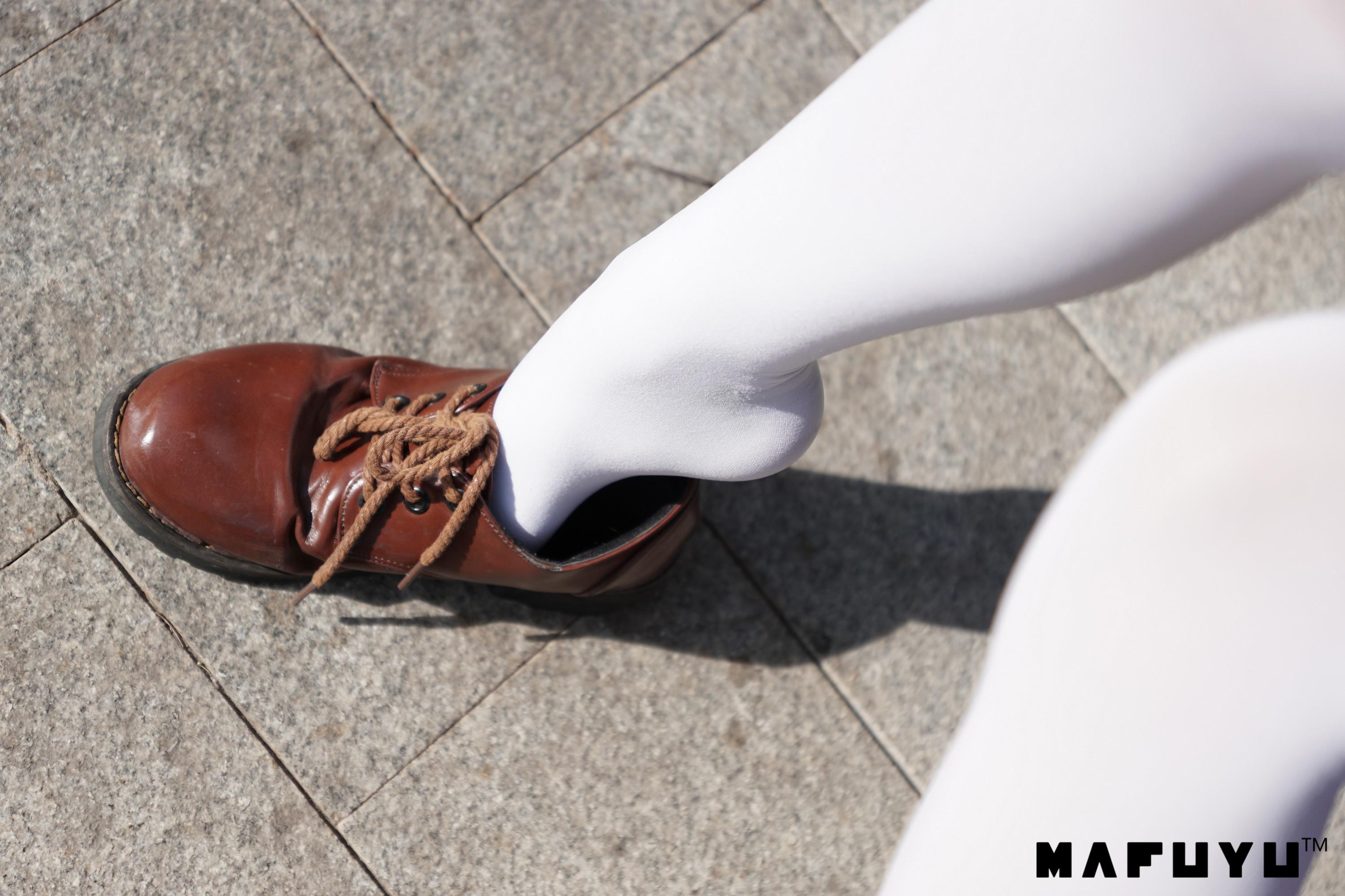 神楽坂真冬《白裤袜领域》绝对领域完美长腿线条(49)