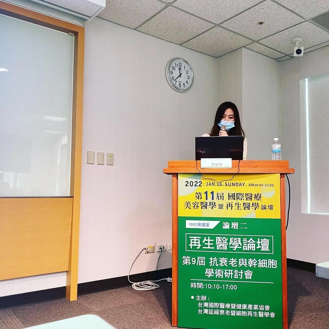 正妹身心科医师「sheila」气质出众！白袍暗藏修长美腿，让网友超想找她咨询！(9)