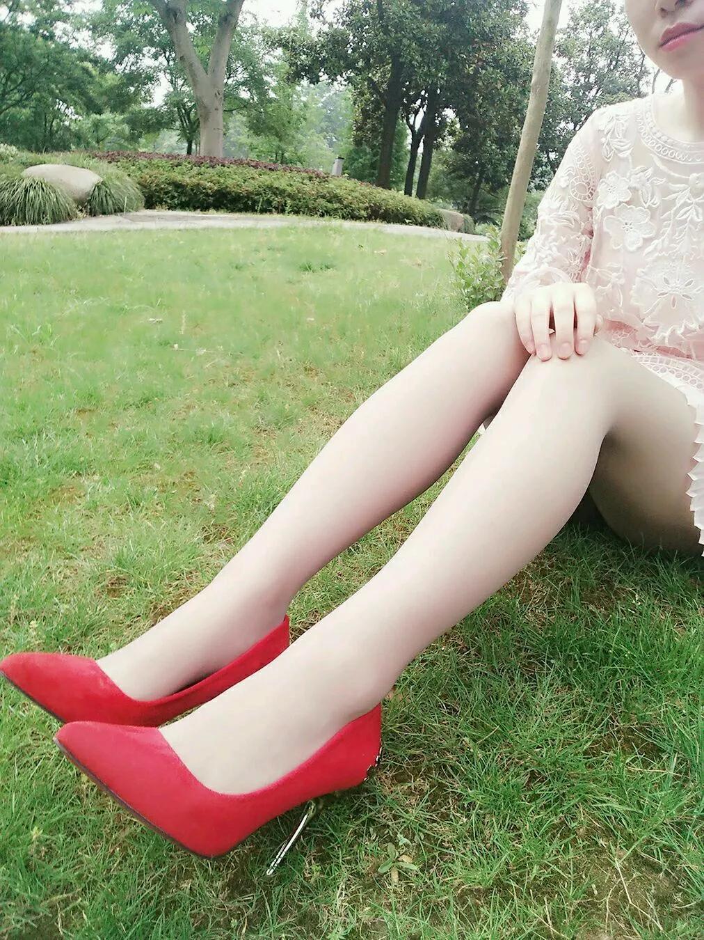 福利姬@苏苏小公主酱大尺度自拍--公园暴露照片(30)