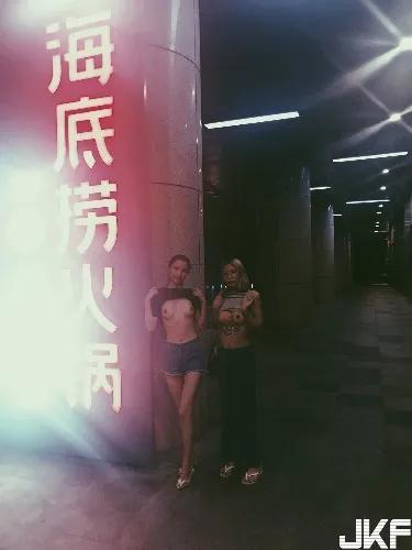 为什么女人那么喜欢露出(8)
