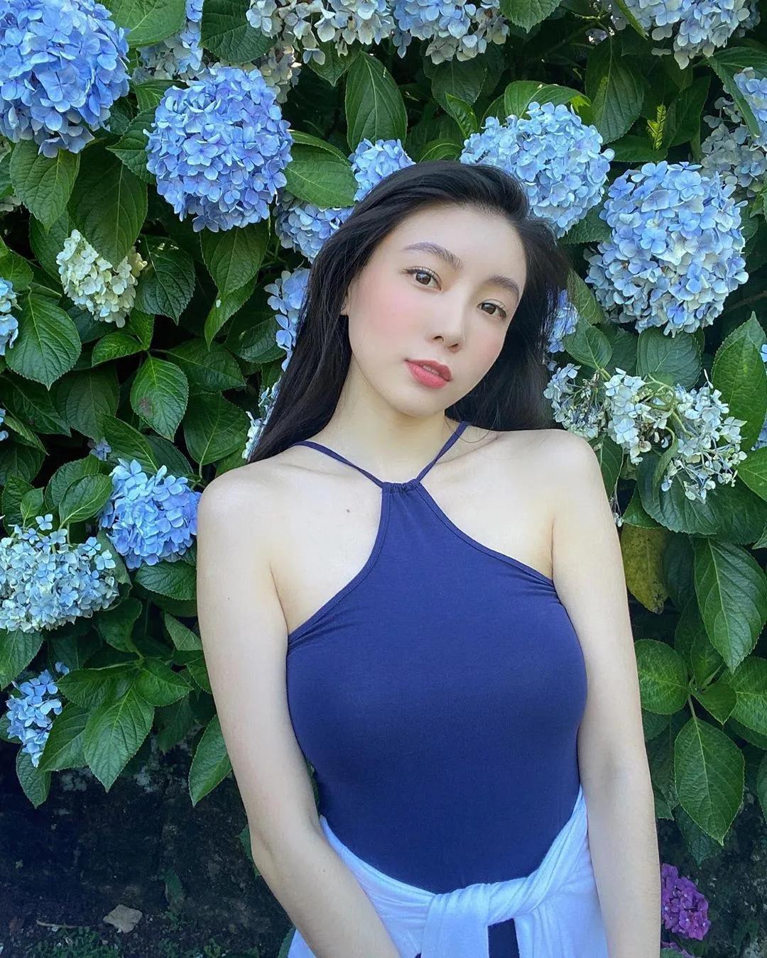 邵岱儿Debbie 大露美乳...超激尺度隐约看见(1)