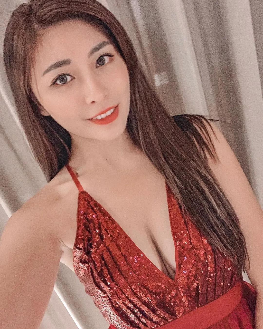 Emma 逆天长腿+超有料美乳 雪白肌肤超粉嫩(4)