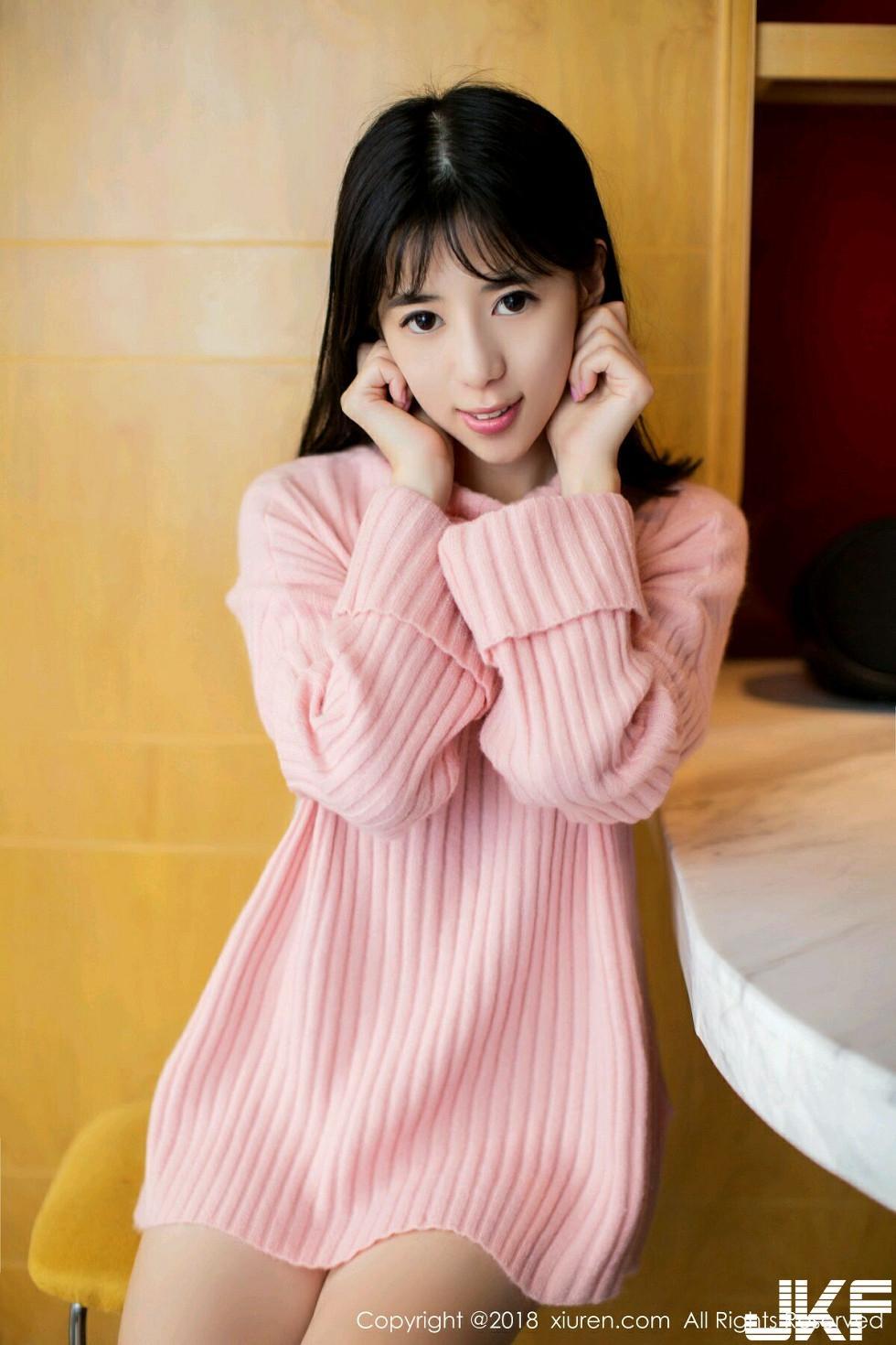 嫩模艾栗栗性感护士装+粉红毛衣秀完美身材甜美写真(26)