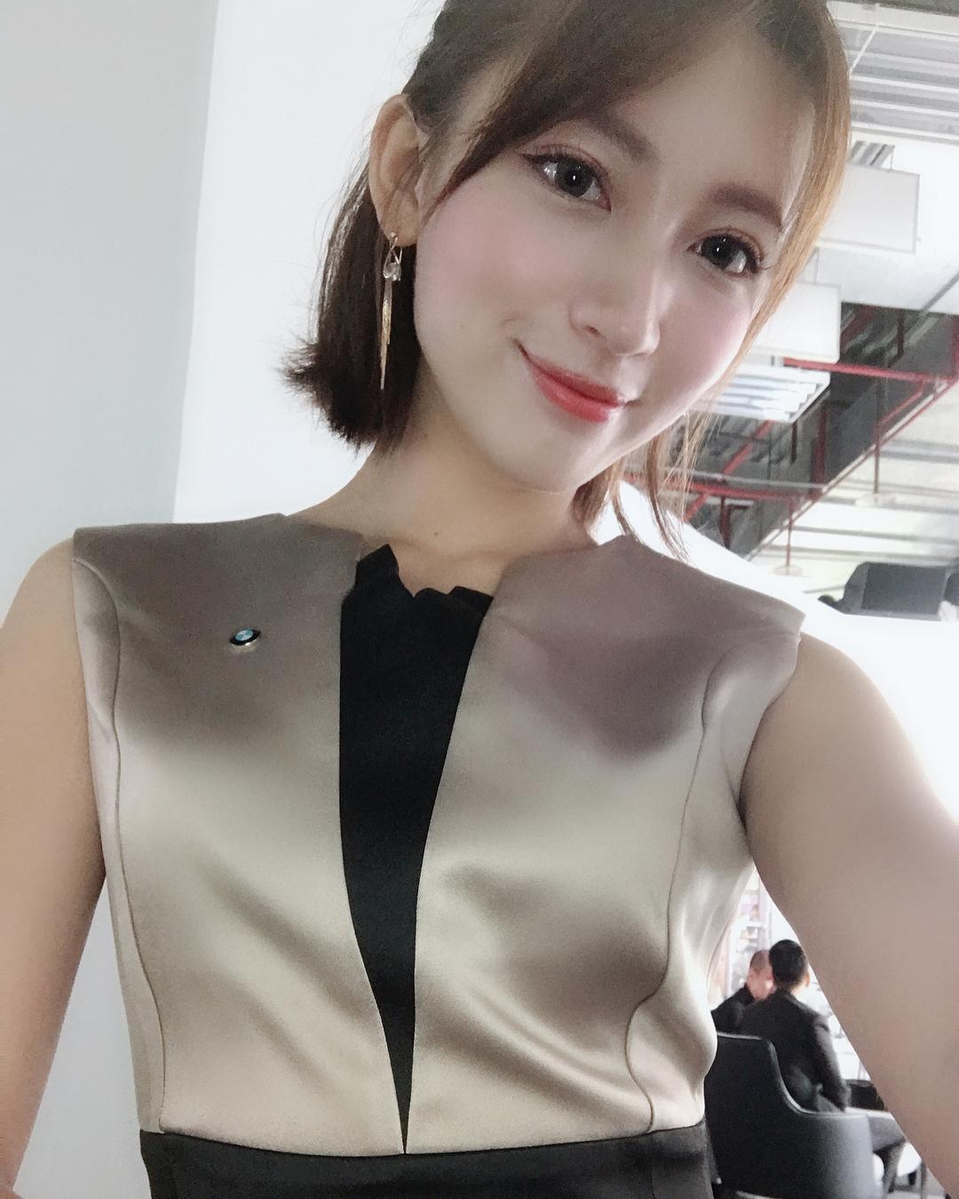 7-11女神根本是天仙！气质美女「林彤彤Tung」白皙稚嫩玲珑有致，修长美腿迷人到难以忽视(6)