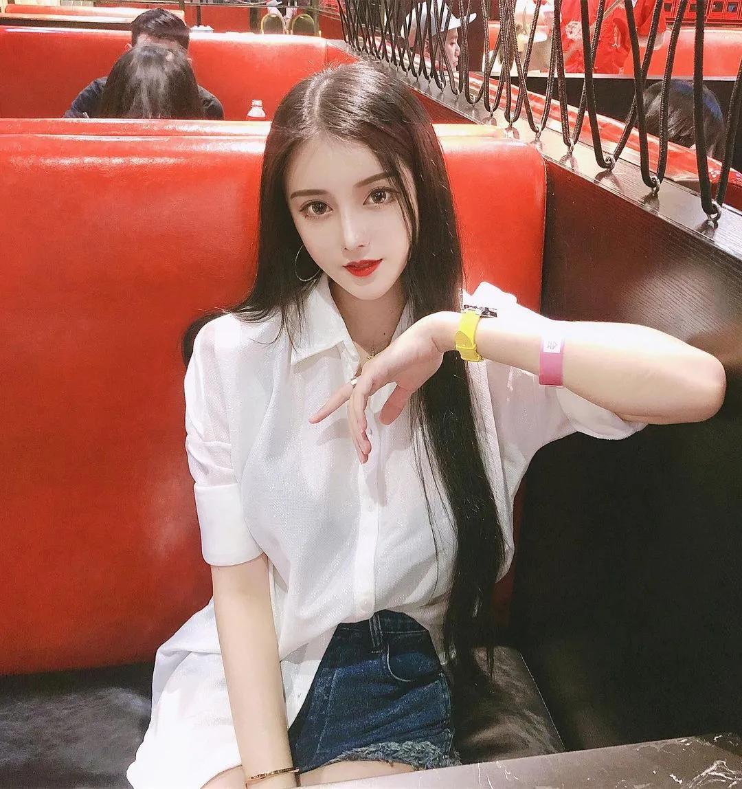 饮料店「奶茶正妹」极品身材让人无法专心！这饱满视角肯定大排长龙呀-小湿妹图(4)