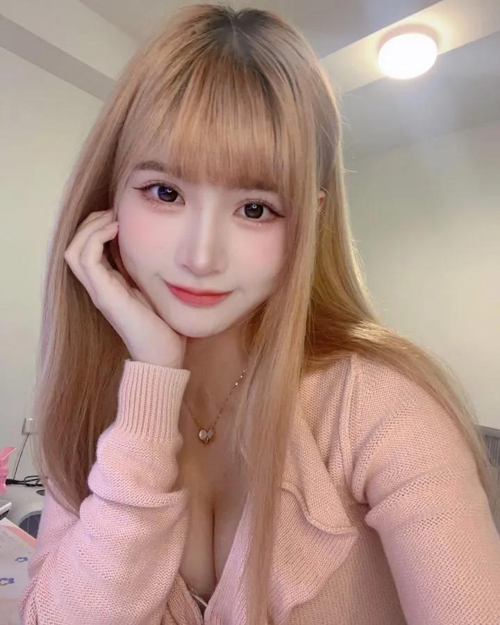 实况正妹「幂幂」甜笑起来迷人 用热情微笑感染你的心(9)