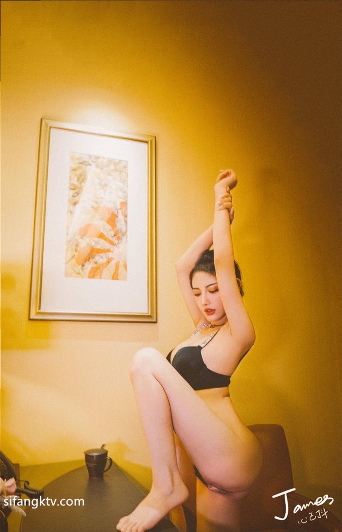 国模套图 摄影师心已抖（抖叔）作品：2021.11 - 2022.01(5)