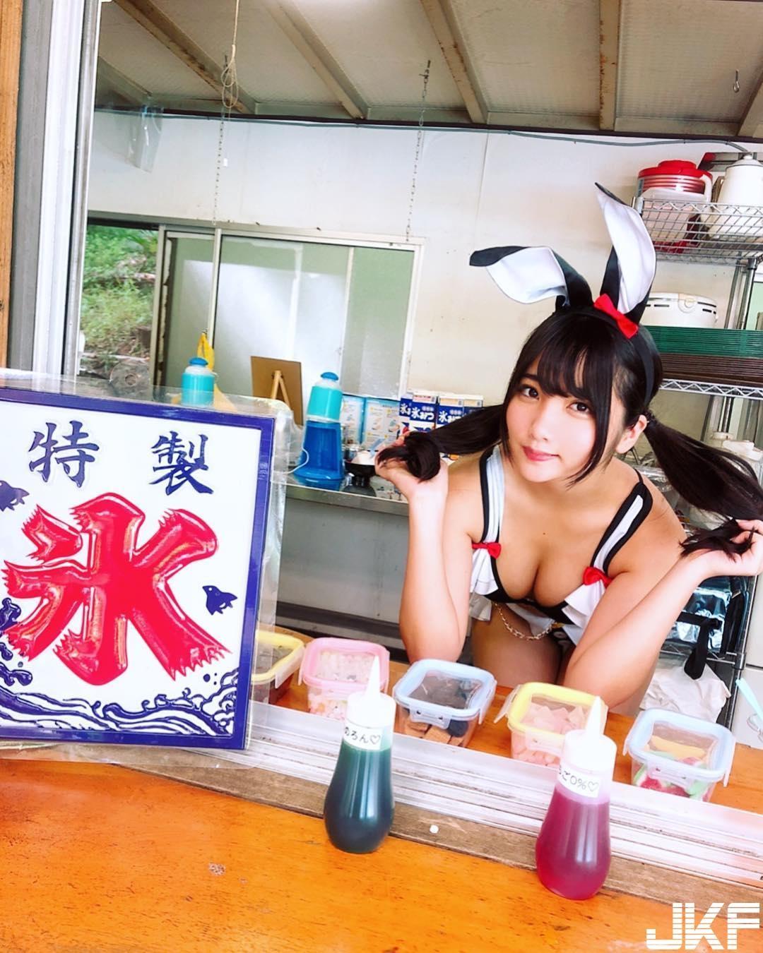 想看甚麽都露给你看！露出癖「软萌爆乳妹」水沢柚乃最爱打电玩跟脱衣服！-小湿妹图(9)