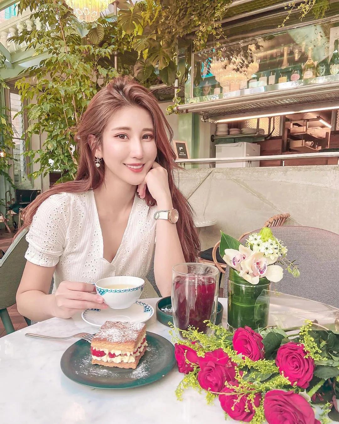 林霈媞 比基尼罩不住饱满大肉球：脸+身材100分(1)