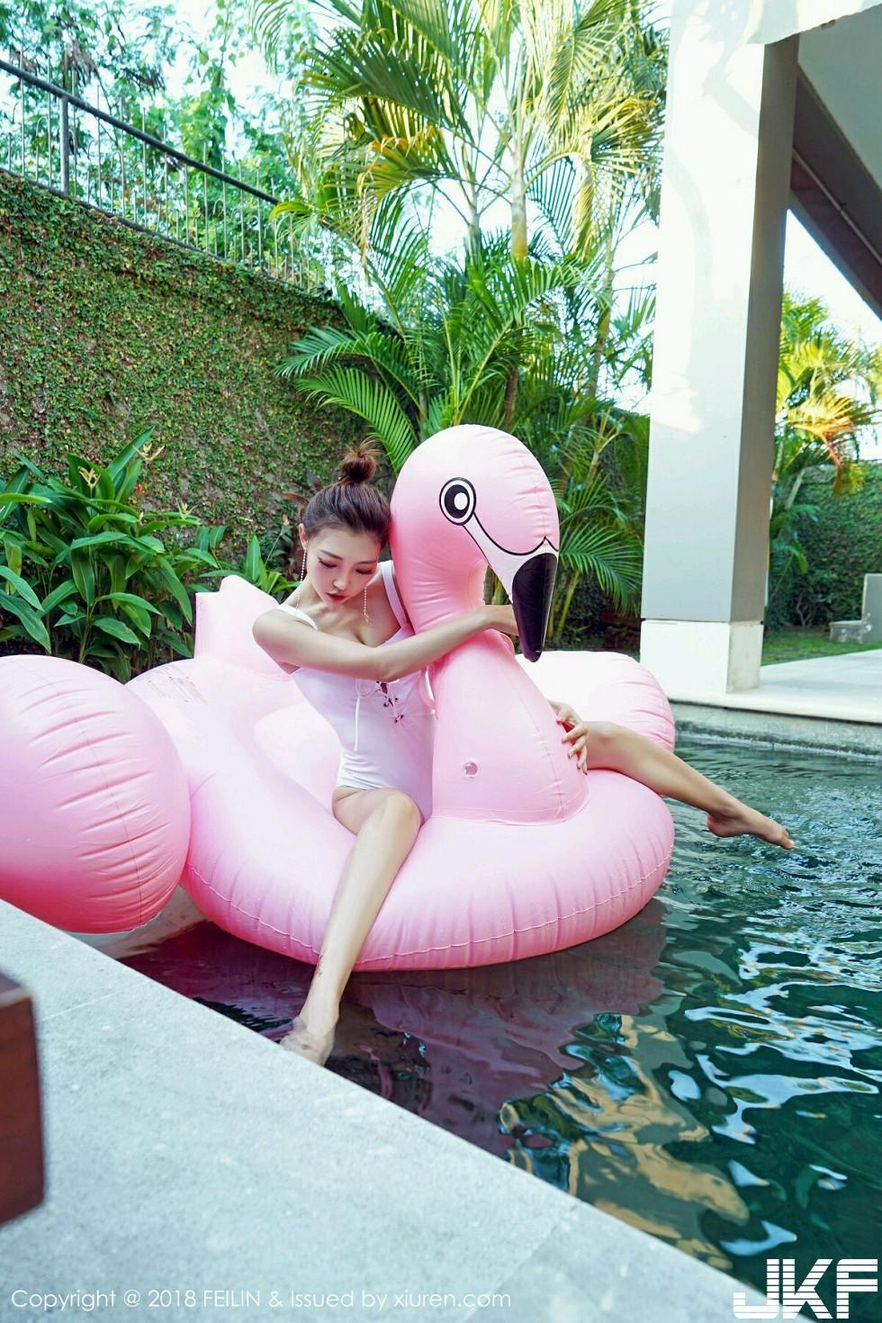 嫩模冯木木LRIS班塔延岛旅拍OL女秘开档黑丝裤袜诱惑写真(41)