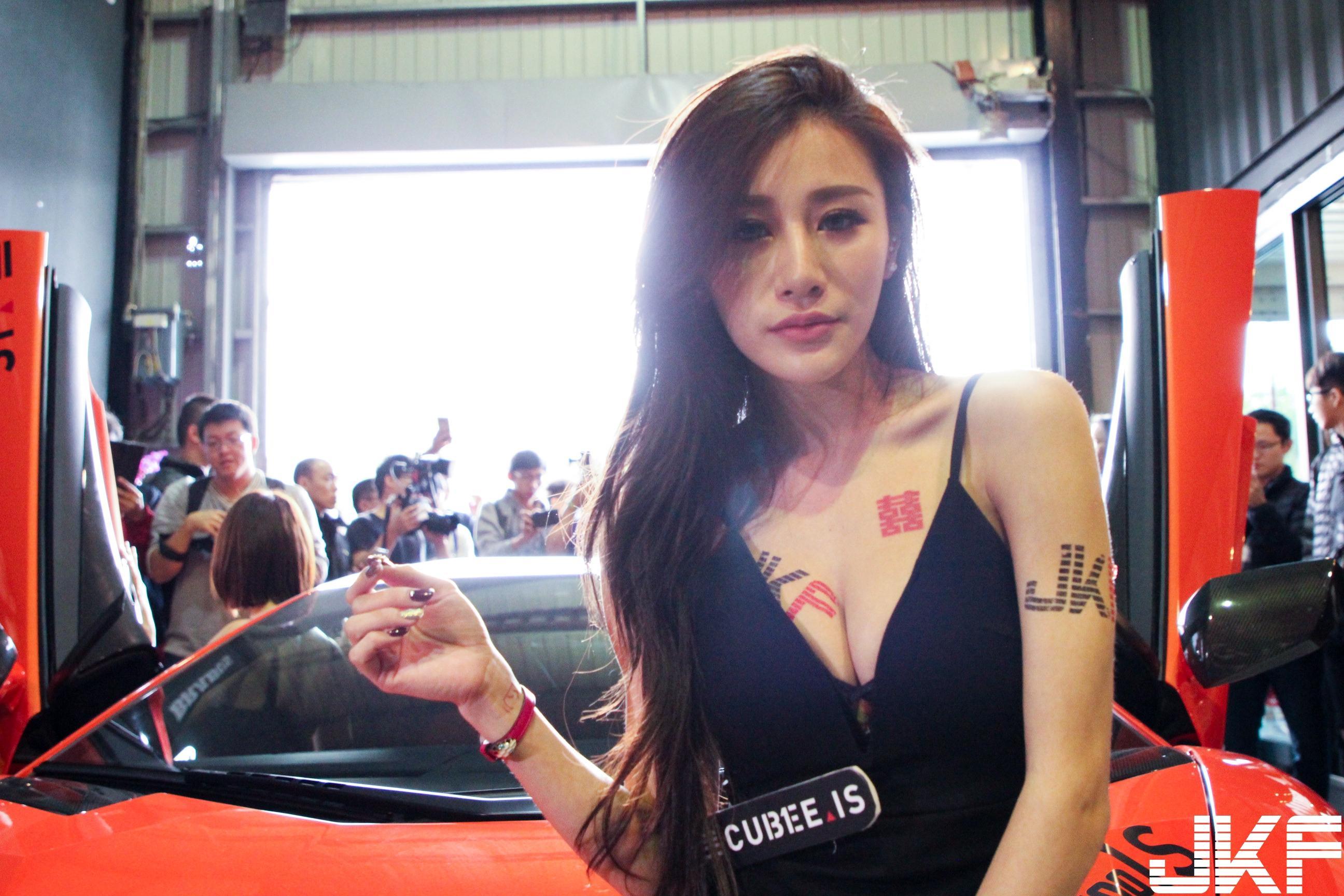 玩好大！真空奶妹「超极品G乳」形状有够销魂！「大尺度玩法」画面真的好坏坏喔…(20)