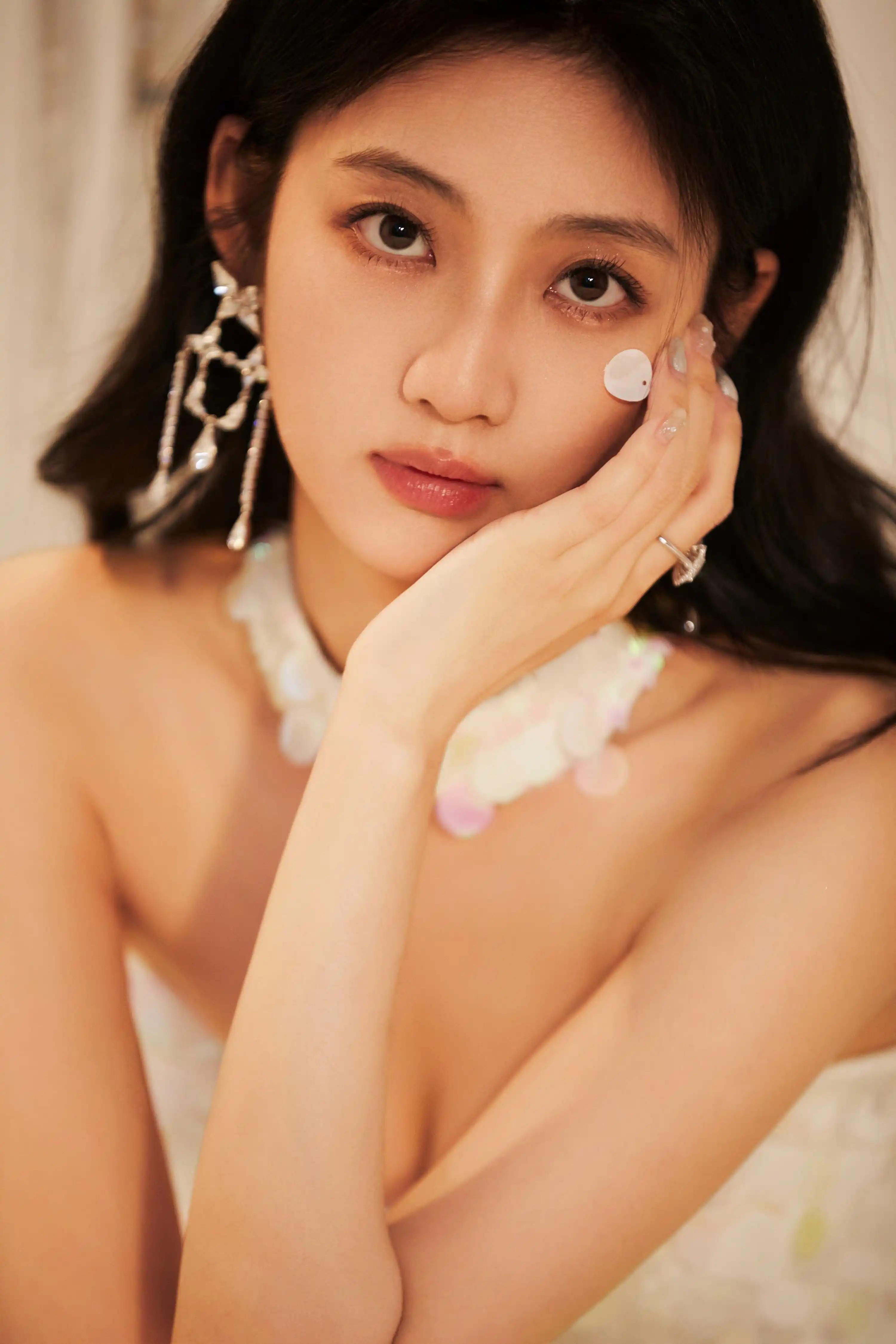 粉融香雪透轻纱–戚砚笛[高清套图](3)