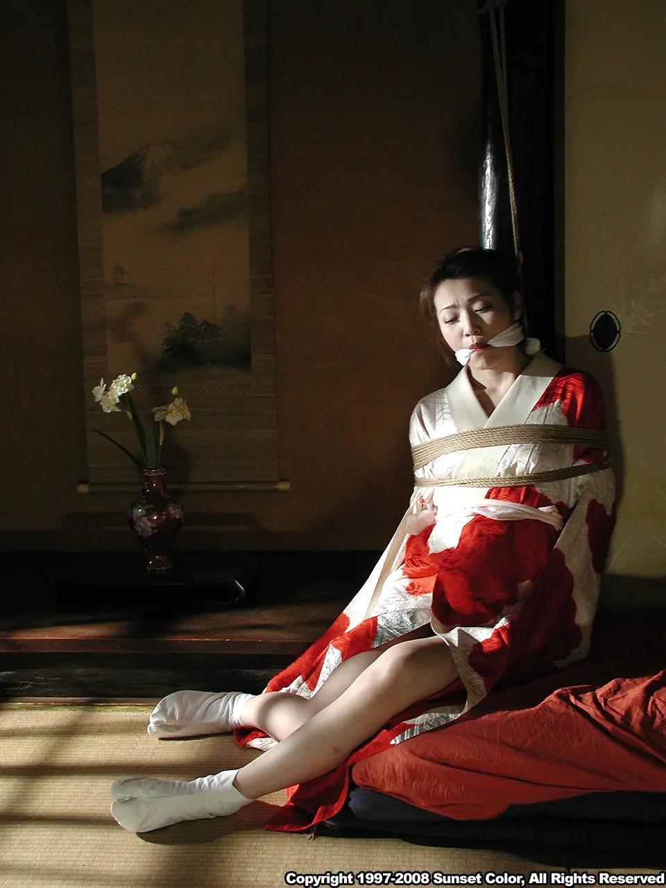 朝仓なほ 纤细身材捆绑无遮掩抚慰网友心灵