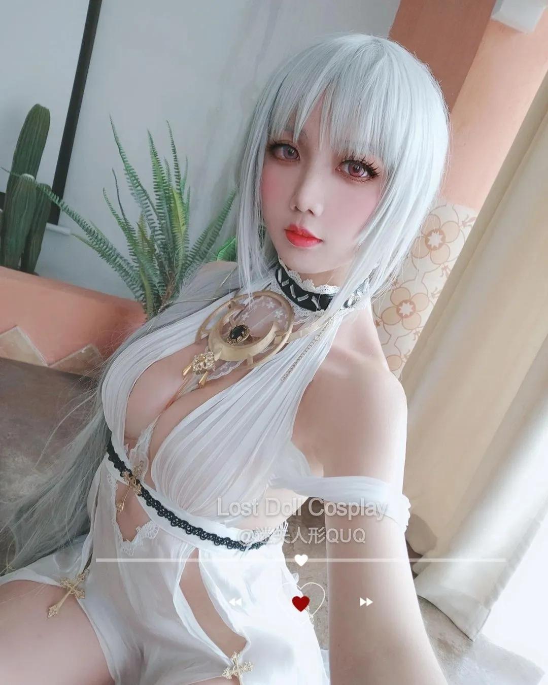 杀很大！制服美少女身材超出预期　Cosplay装扮完全藏不住残暴乳量(15)