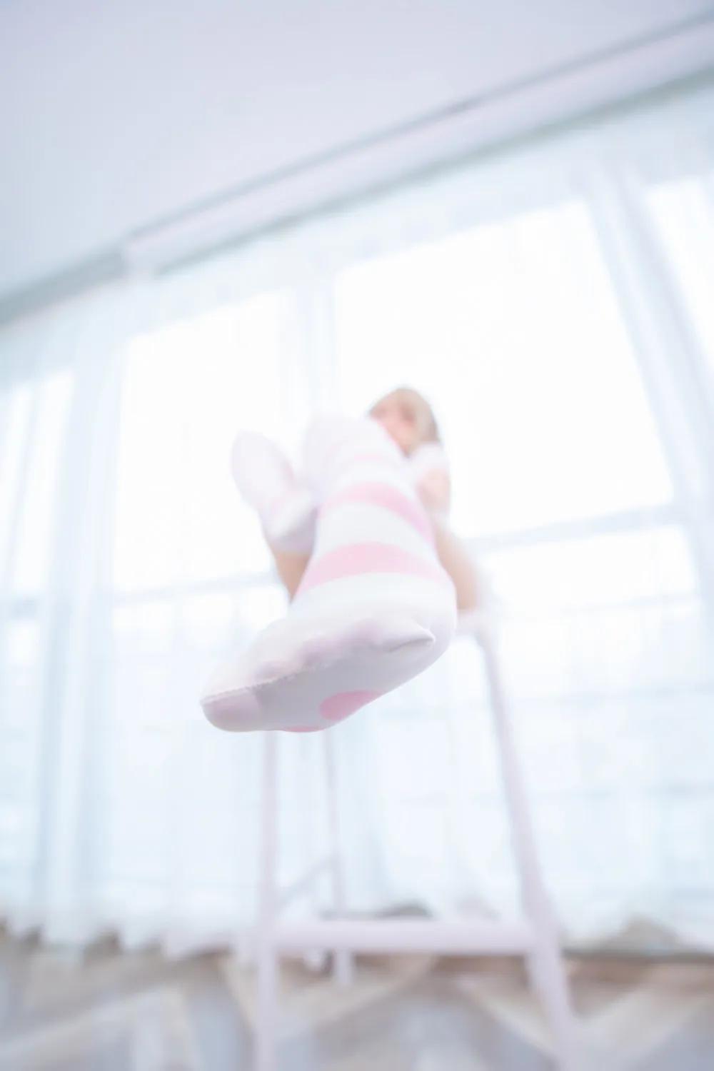 神楽坂真冬《丝袜领域2》近距离欣赏稚嫩美腿(49)