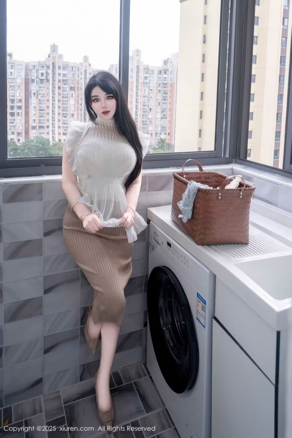 XIUREN No.11010： 汐汐愛吃草莓 (84 photos) - ( Page 1 / 5 )