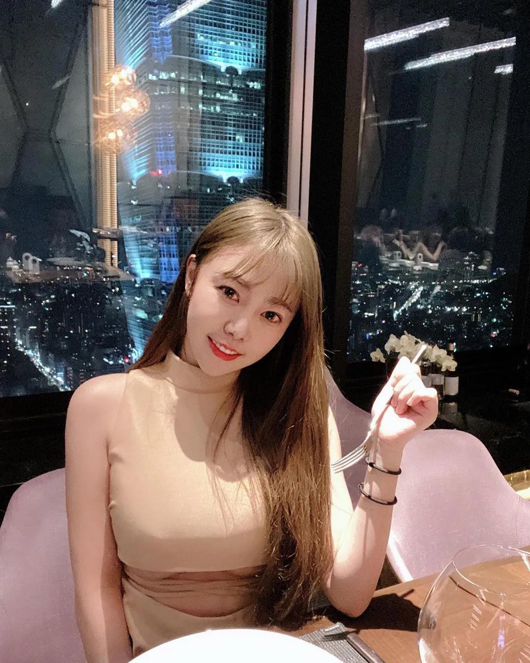 横看成岭侧成峰！巨峰小只马「米妹Vanessa」比基尼包不住　满满乳量快溢出(5)