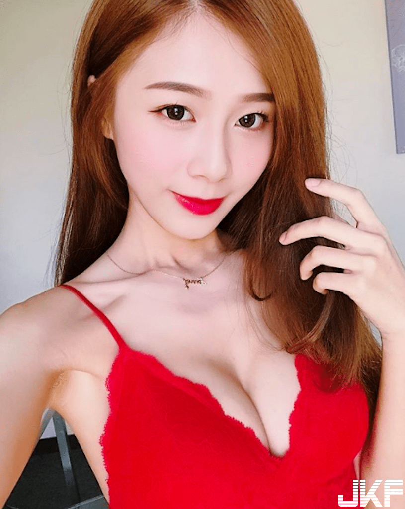 清新正妹「曹媛媛」戴眼镜自拍萌翻了，「超萌脸蛋」充满青春少女感！(9)