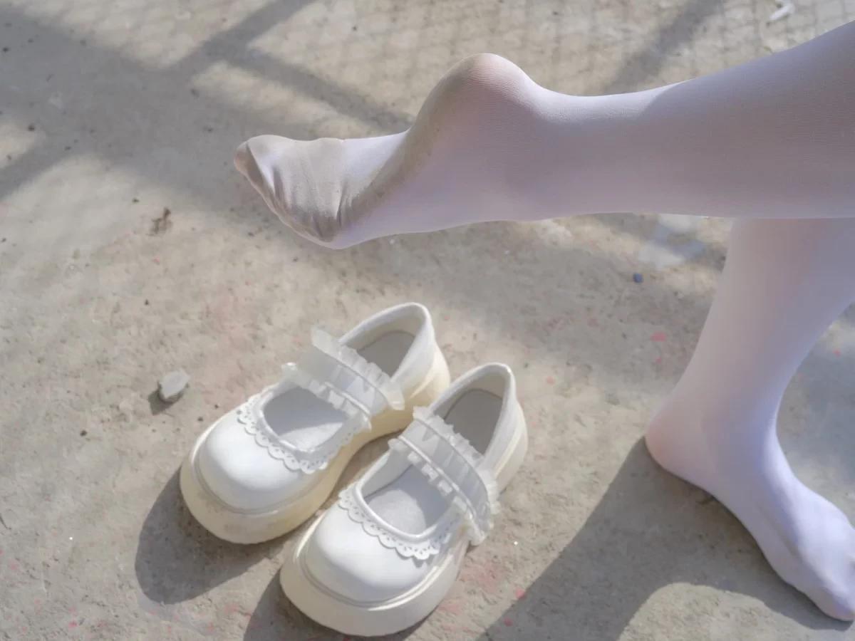 蘿莉寫真機構森蘿財團春雪主題戶外性感百褶裙下超薄白絲褲襪秀美腿誘惑寫真115P(27)