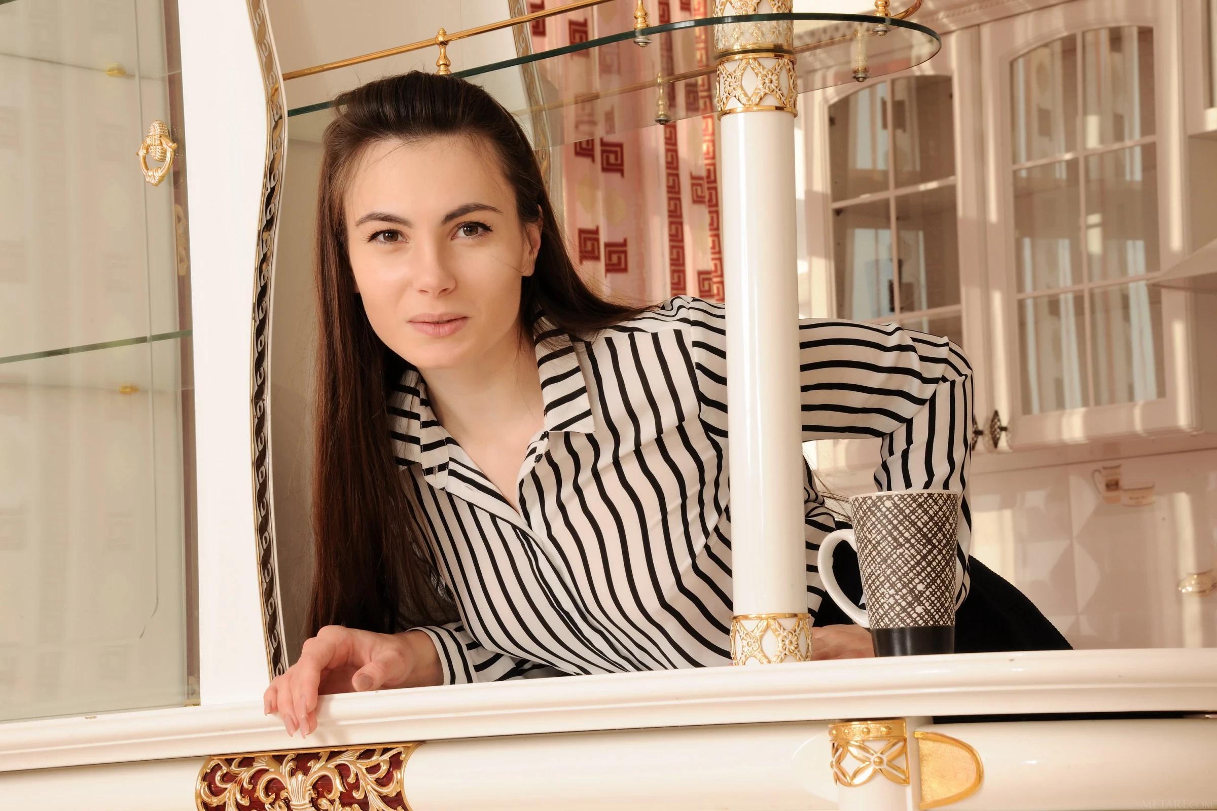 Lola Cherie - Forbidden (120P)(13)