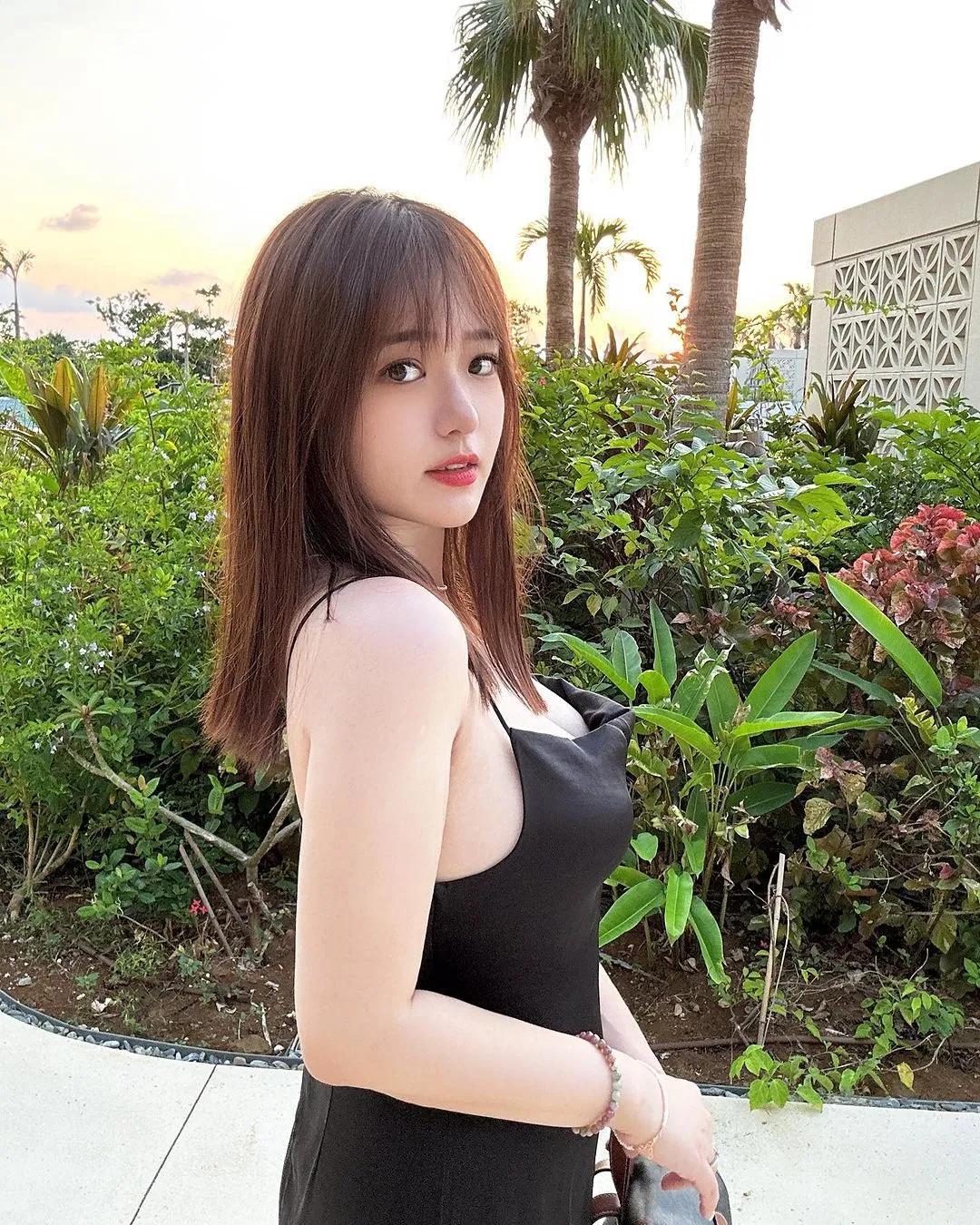 大眼正妹「王绪绪」超诱惑极上视角 身材火辣过分强大(11)