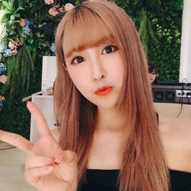 Miss布丁 清新脱俗加上灵气水汪大眼 让人不得爱上她(19)