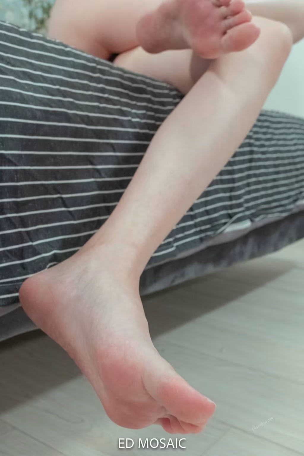 [ED Mosaic] 情色攝影師 女神的美腿玉足 (410 photos) - ( Page 1 / 21 )(56)