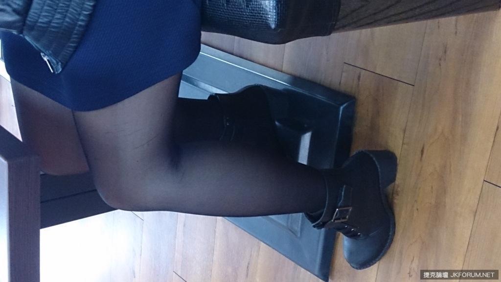 早餐桌前的妹妹(57)