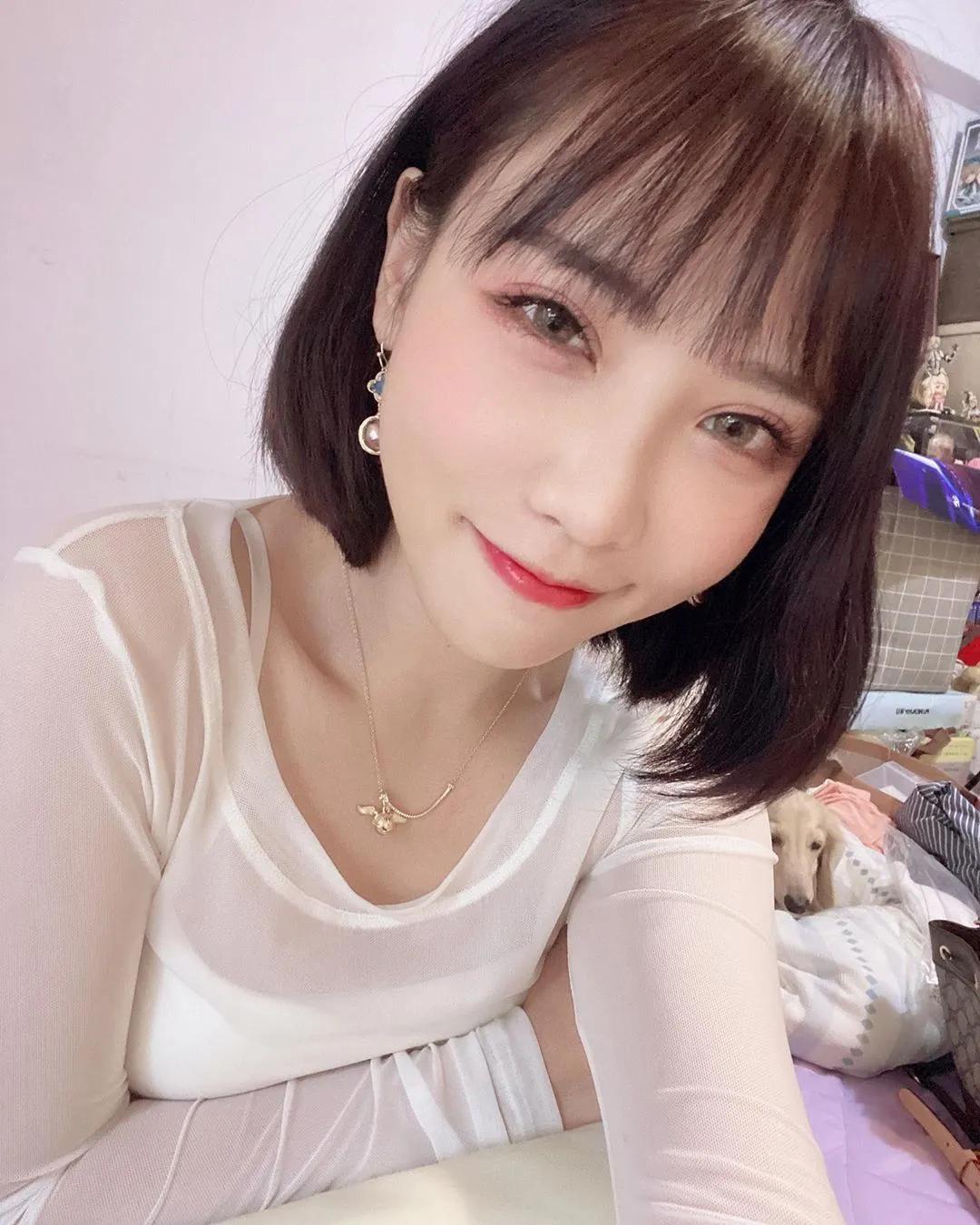 咪妃 性感曲线恰到好处...网：看看不够(10)