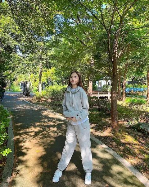 신수인(申淑琳)(40)