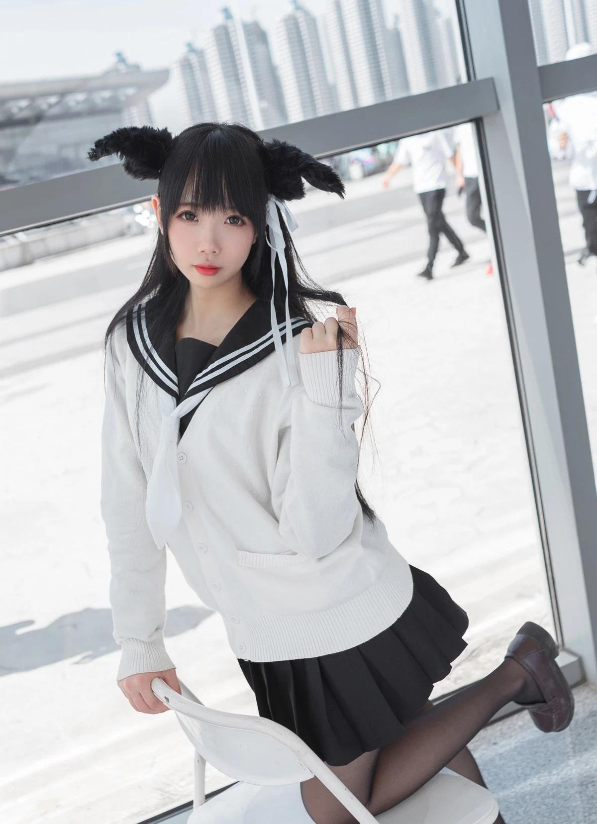 Coser小姐姐雪琪漫展上小姐姐主題性感黑絲JK制服+短袖運動裝秀美腿迷人寫真41P(41)