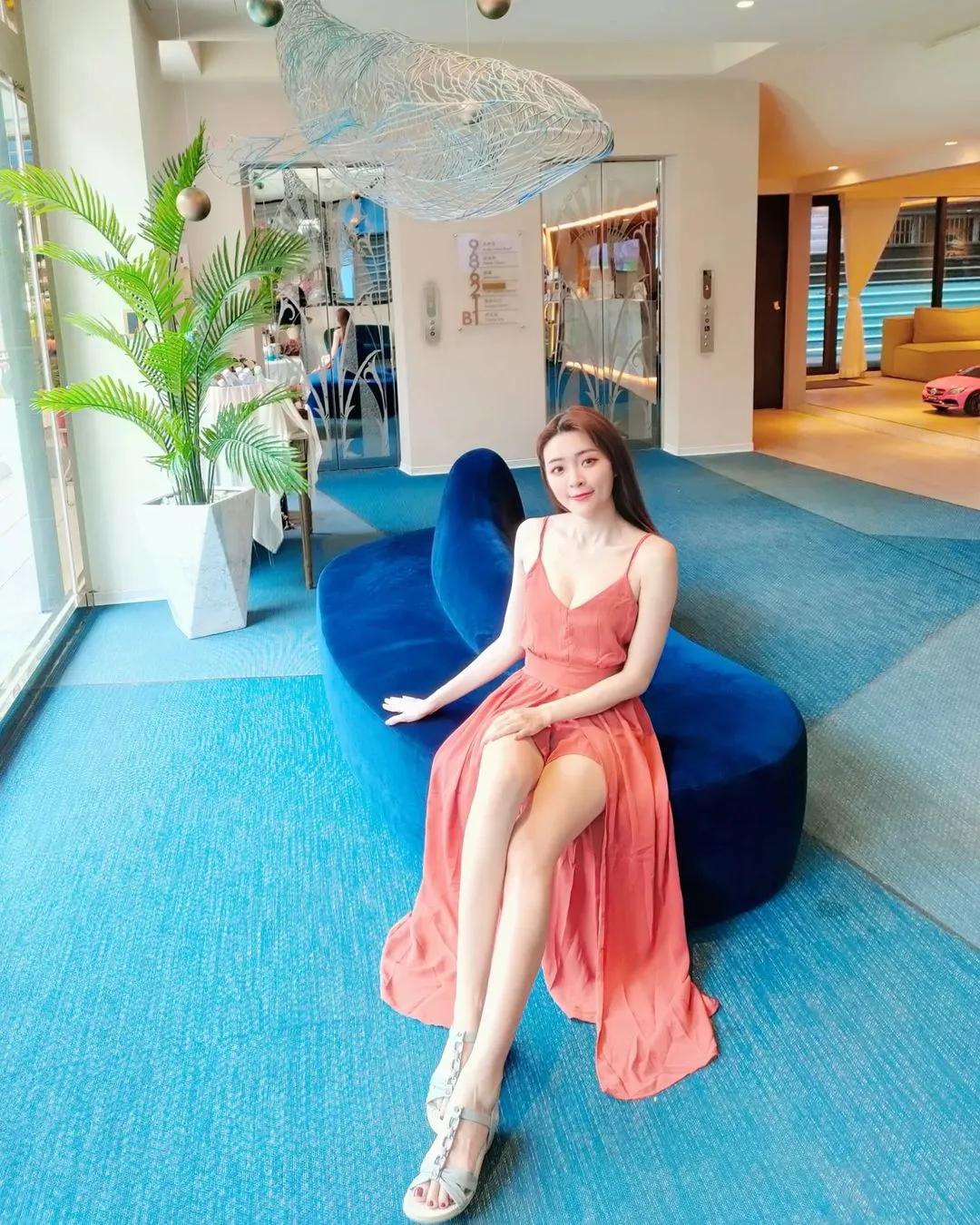 美腿女神「范芸菲」套装底下隐藏饱满美乳身材！高颜值与好身材让人看到傻眼(7)