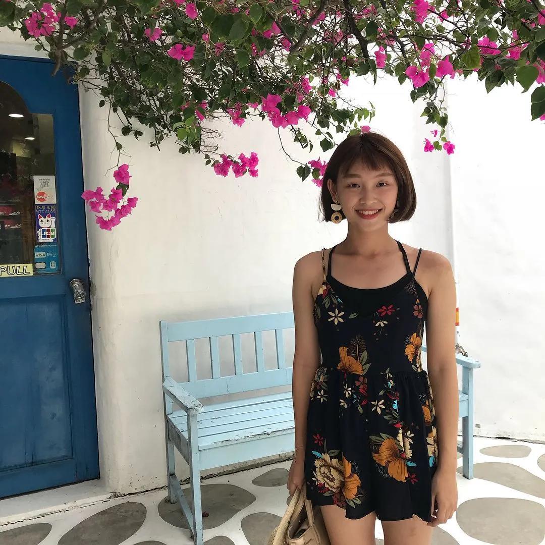 气质医生「张佳莹」展现「纤腰细腿」天使颜实在太吸睛！白皙双腿太引遐想了！(4)