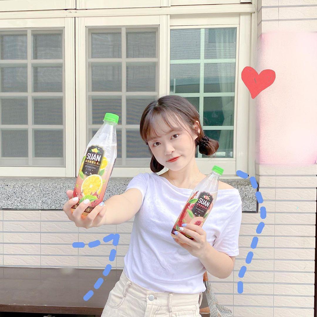 芸芸 白嫩肌肤诱人！无辜大眼:你怎么能不爱(7)