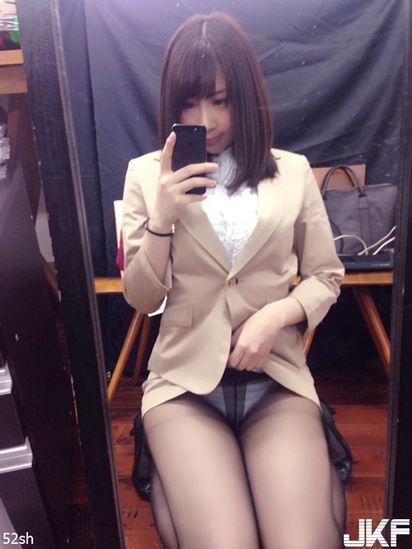 人家是「自拍摄影部」副部长呢！正妹满满的「肉欲自拍」尽心研究裸露最大面积！(14)