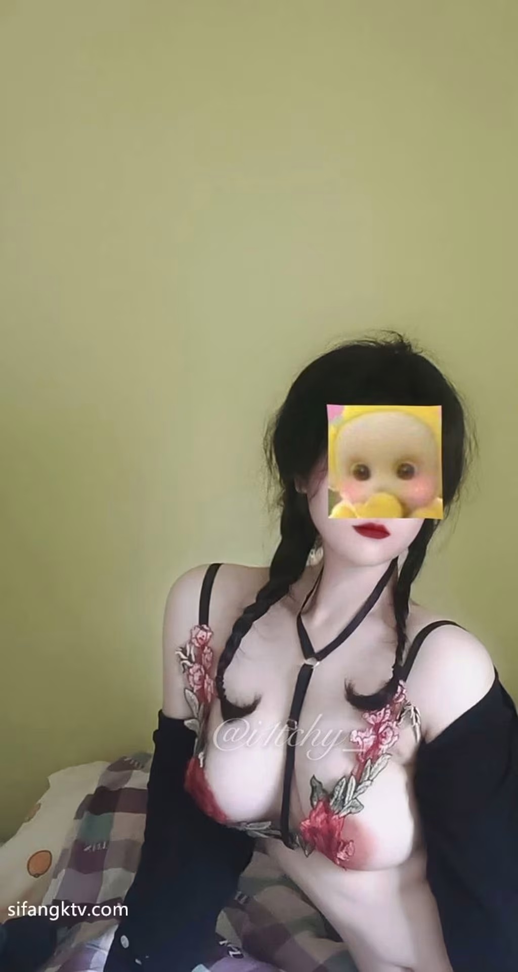 巨乳蜂腰肥臀魔鬼身材私拍福利(76)