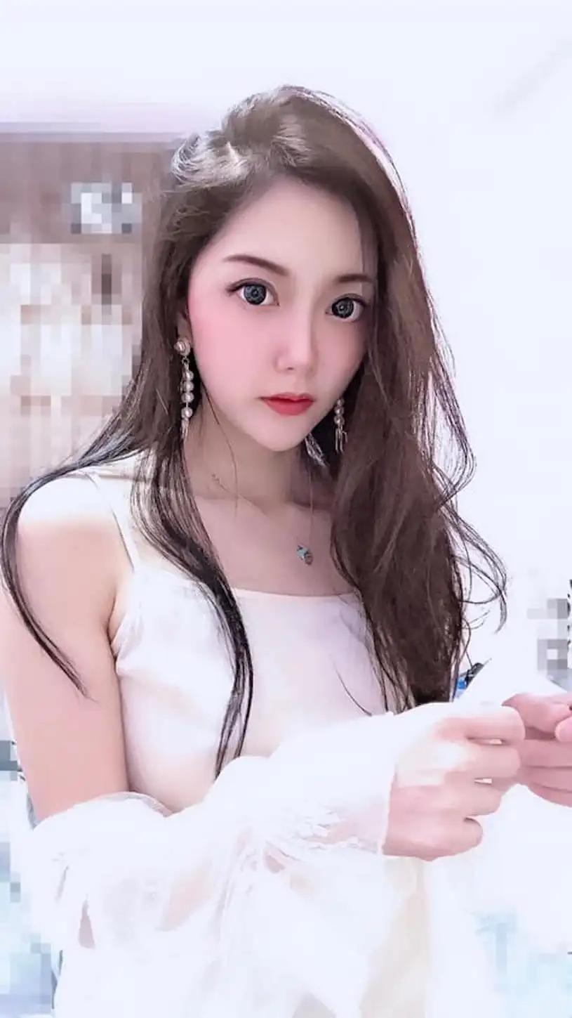 好诱惑！大眼正妹「耐吉Naike」曲线超惹火，白嫩美肌让人看晕！(3)