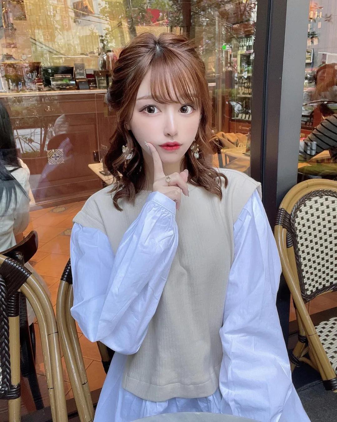 正翻了！名古屋「正妹大学生」甜美又有气质，纤细小蛮腰超迷人！-小湿妹图(2)