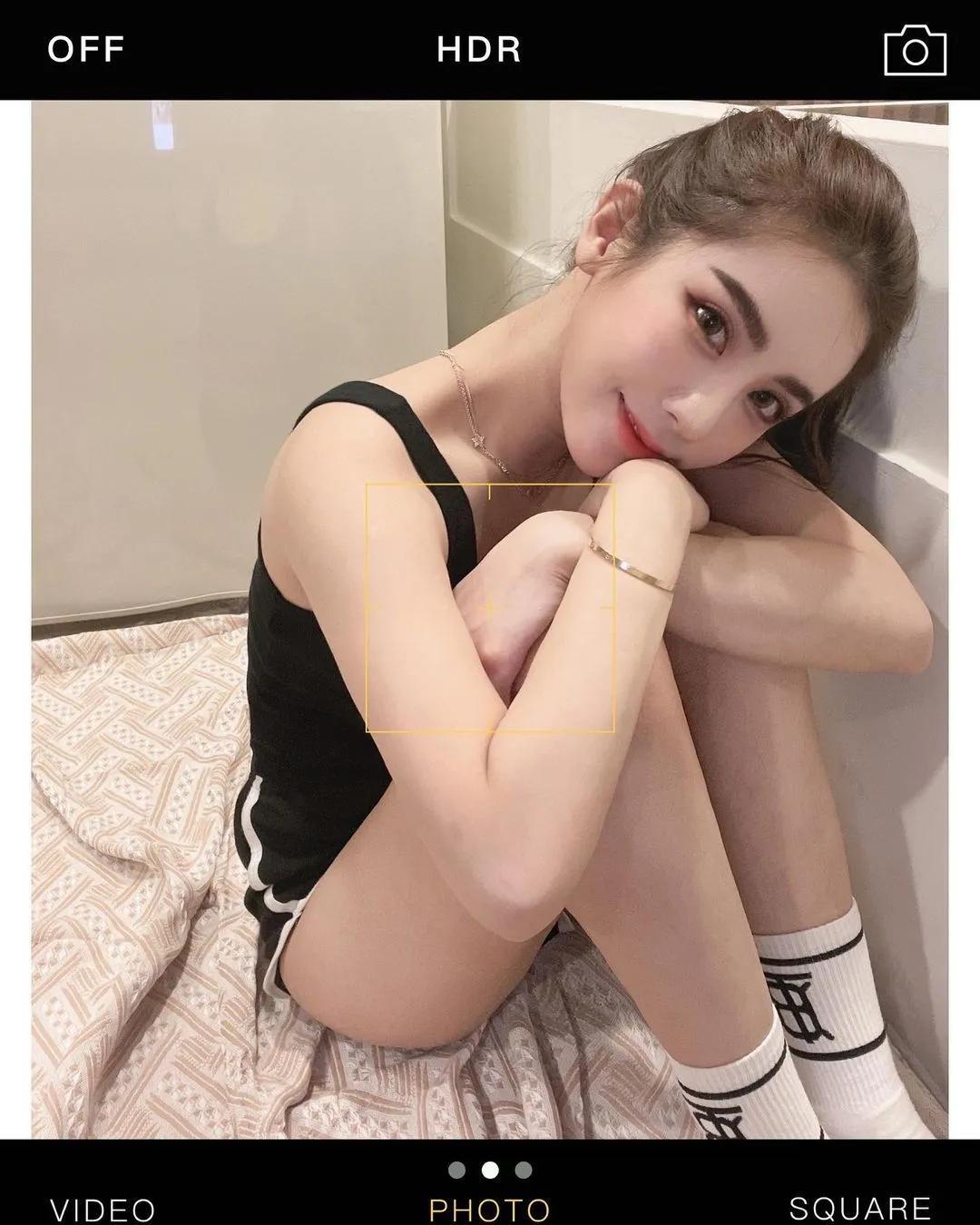 台中正妹「菜菜」超诱人真理裤自拍，「纤细美腿」和白嫩蜜桃根本忍不住！(3)